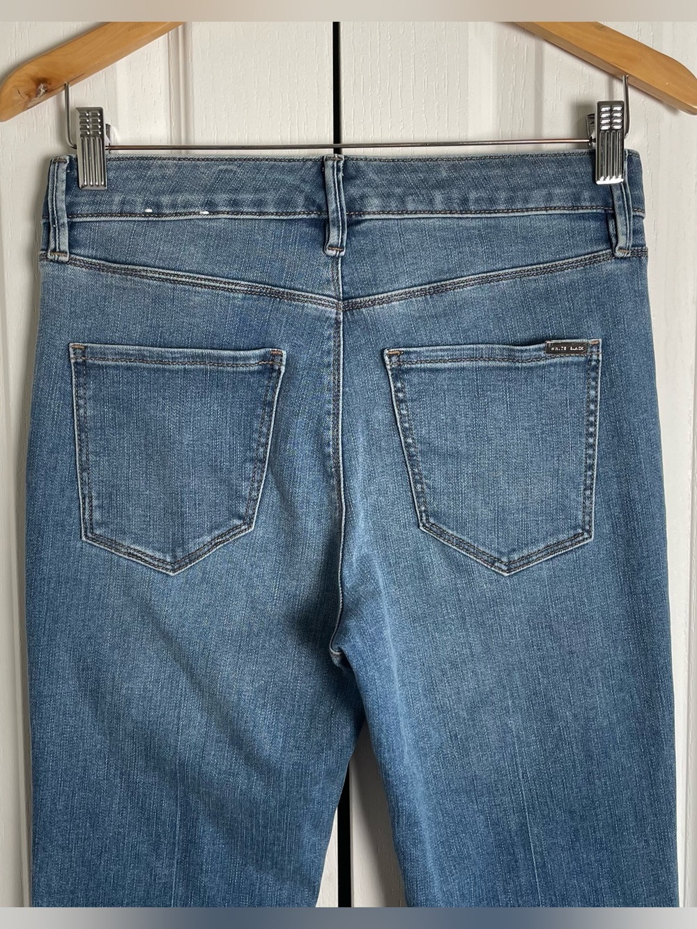 White House Black Market Everyday Soft Skinny Flare Jeans Womens 4L Blue Stretch - Picture 5 of 13